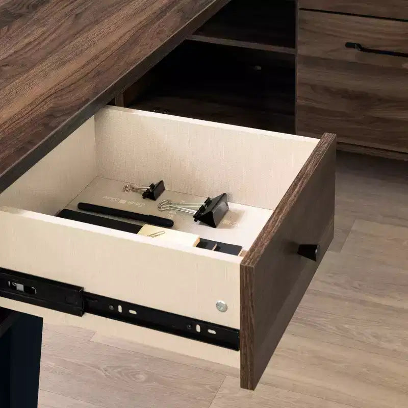Bureau d'angle Helsy de South Shore avec barre d'alimentation
