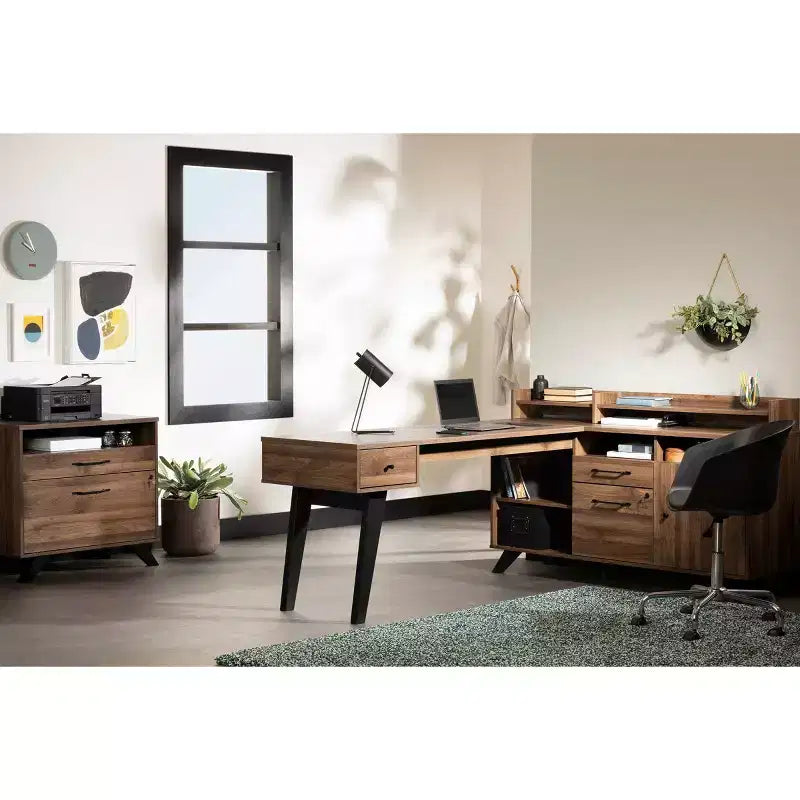 Bureau d'angle Helsy de South Shore avec barre d'alimentation