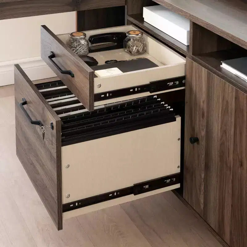 Bureau d'angle Helsy de South Shore avec barre d'alimentation