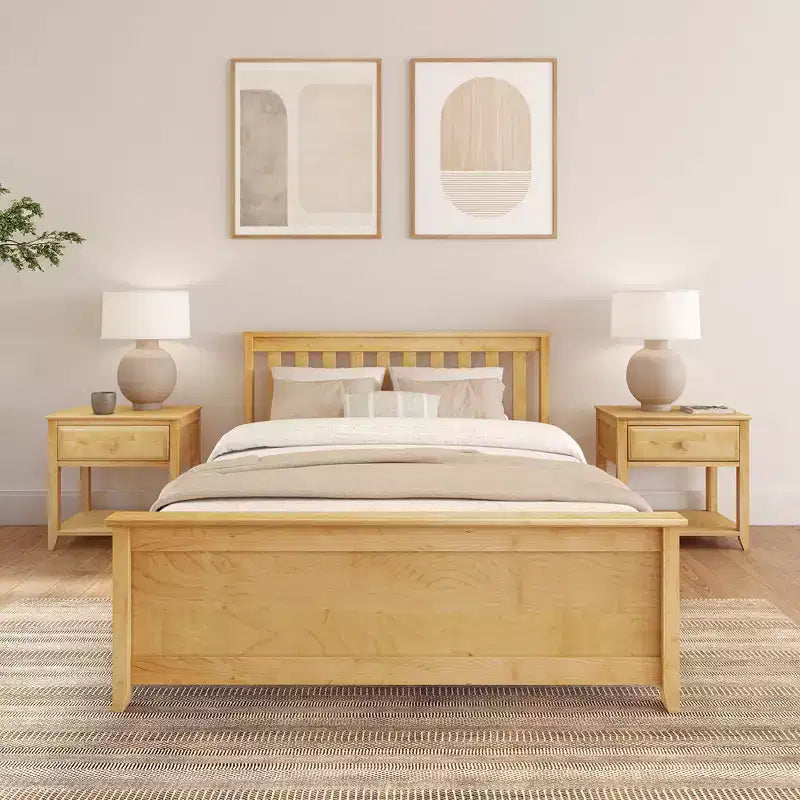 Cadre de lit double classique en bois massif Plank+Beam avec tête de lit pour adultes