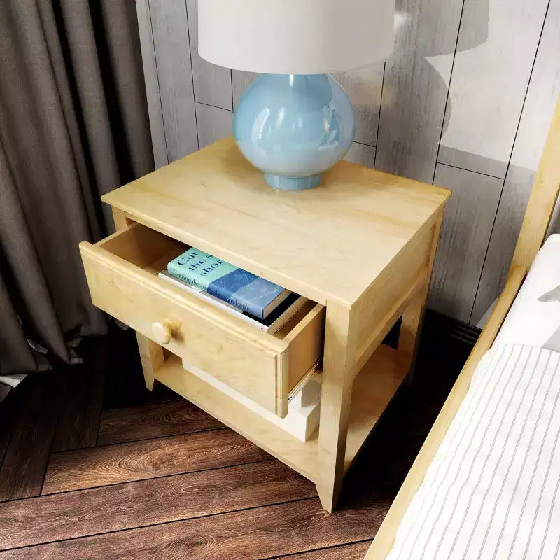 Table de chevet en bois massif Plank+Beam avec tiroir de rangement et étagère