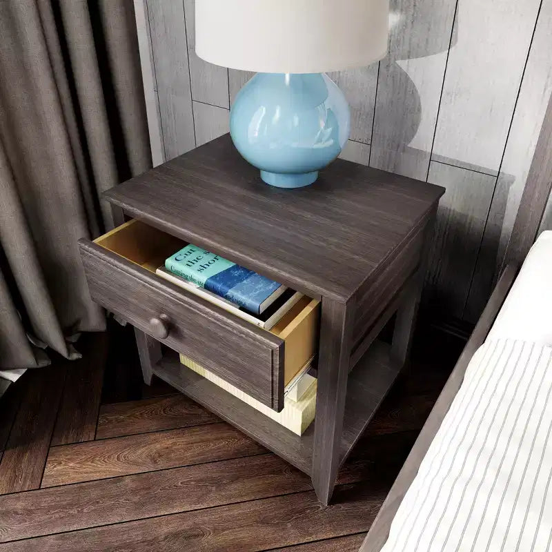 Table de chevet en bois massif Plank+Beam avec tiroir de rangement et étagère