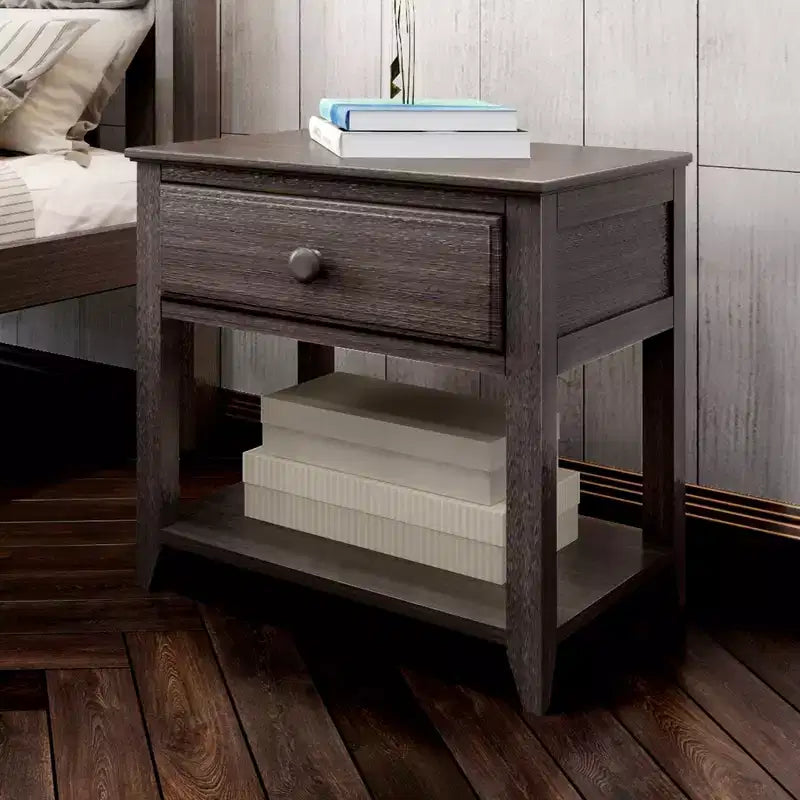 Table de chevet en bois massif Plank+Beam avec tiroir de rangement et étagère