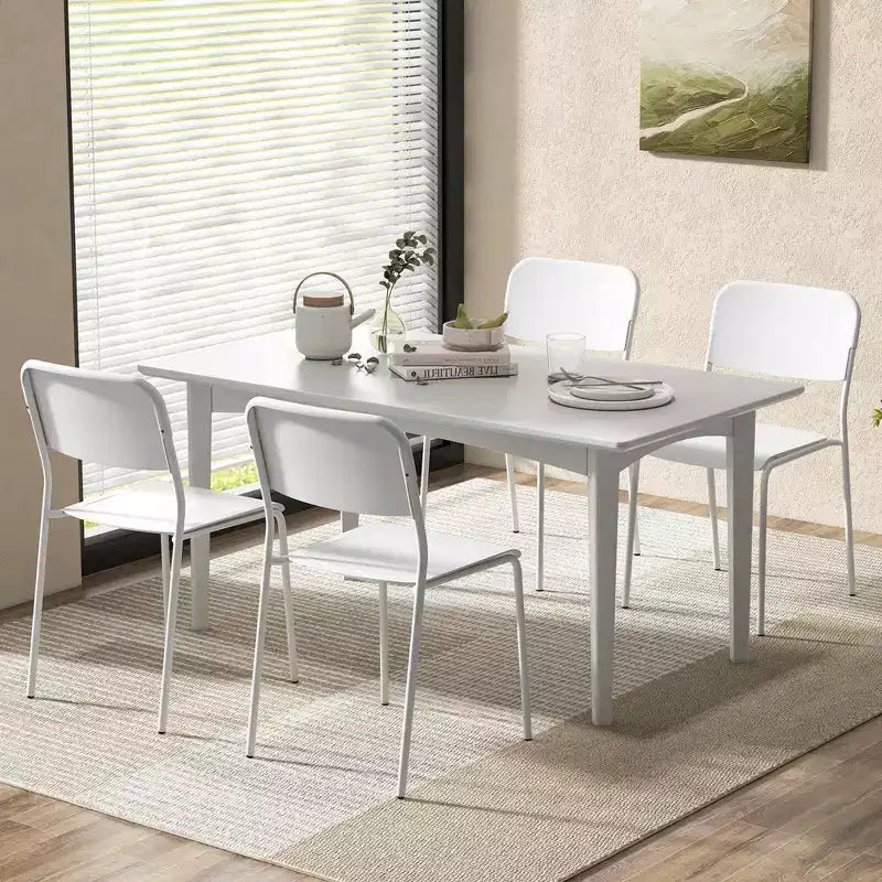 Costway Lot de 4 Chaises de Salle à Manger Modernes avec Dossier Incliné et Pieds en Métal Robustes en Plastique Noir/Blanc