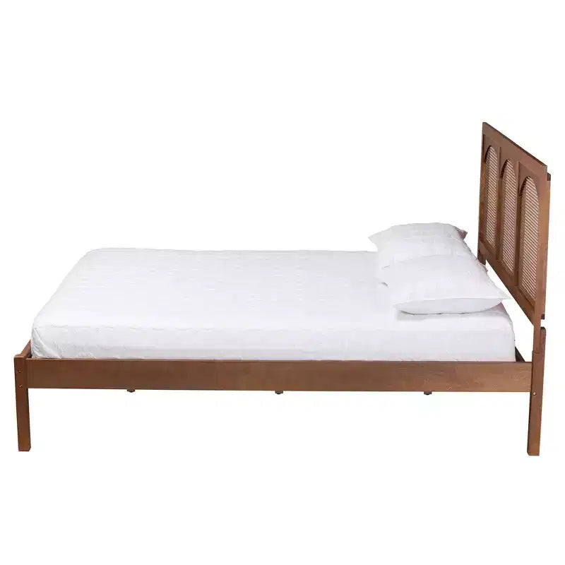 Lit plate-forme queen size Baxton Studio Blossom classique et traditionnel en bois de noyer cendré et rotin