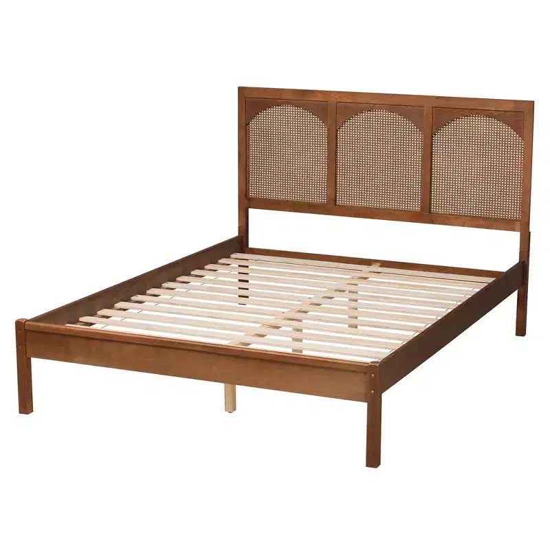 Lit plate-forme queen size Baxton Studio Blossom classique et traditionnel en bois de noyer cendré et rotin