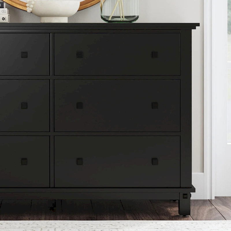 Commode en bois noir