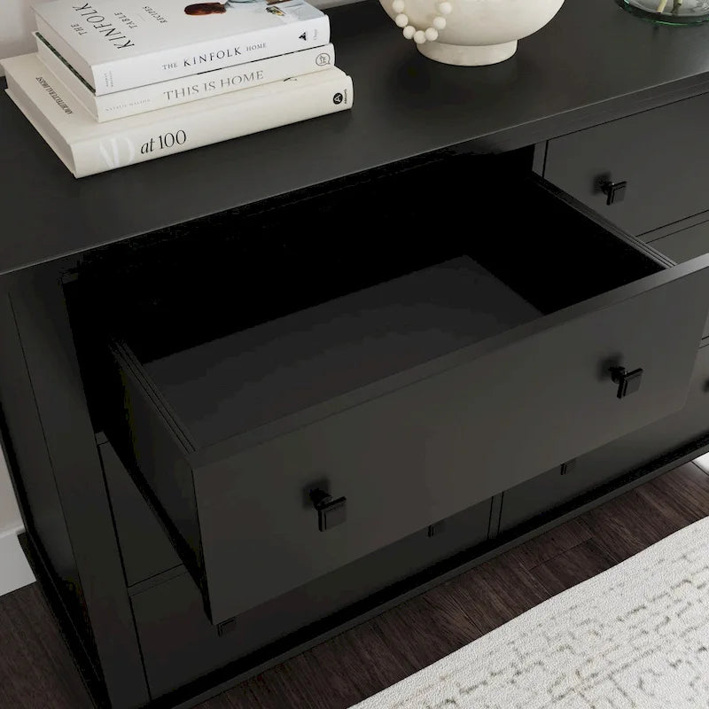 Commode en bois noir