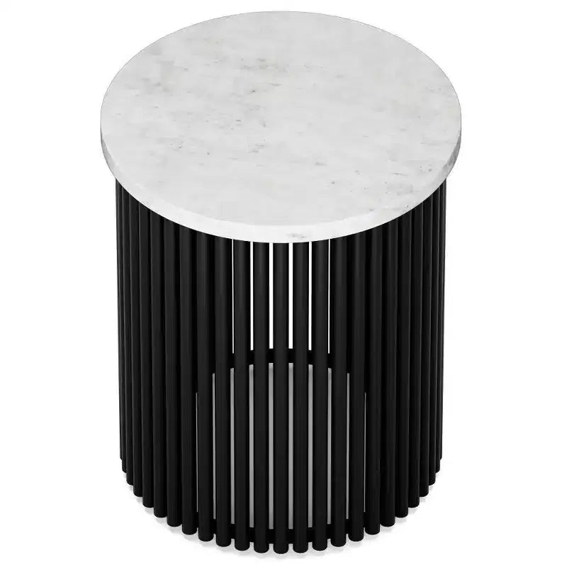 Table d'appoint Karl avec accents métalliques - WyndenHall