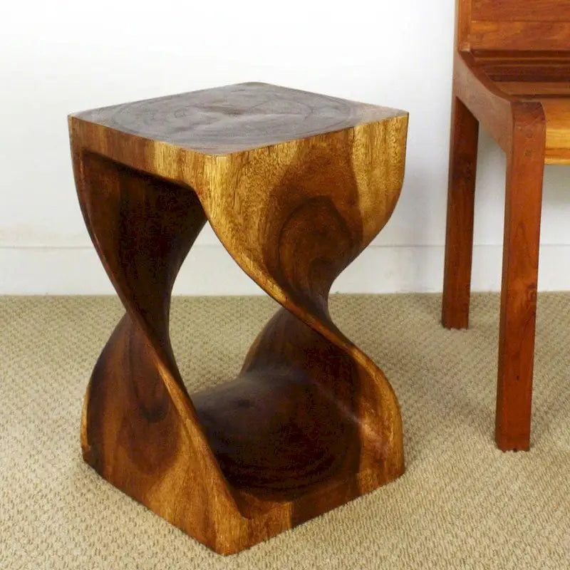 Tabouret tournant en bois 12 X 12 X 18 po. Noyer huilé
