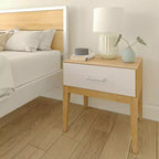 Table de chevet Duo en bois avec 1 tiroir Plank+Beam, table d'appoint en bois pour rangement de chambre, bout de canapé de chevet, blanc/bouleau
