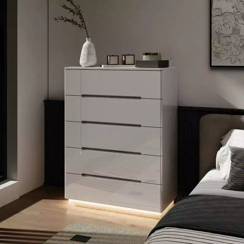 Commode moderne à 5 tiroirs Famapy, finition brillante, avec éclairage inférieur