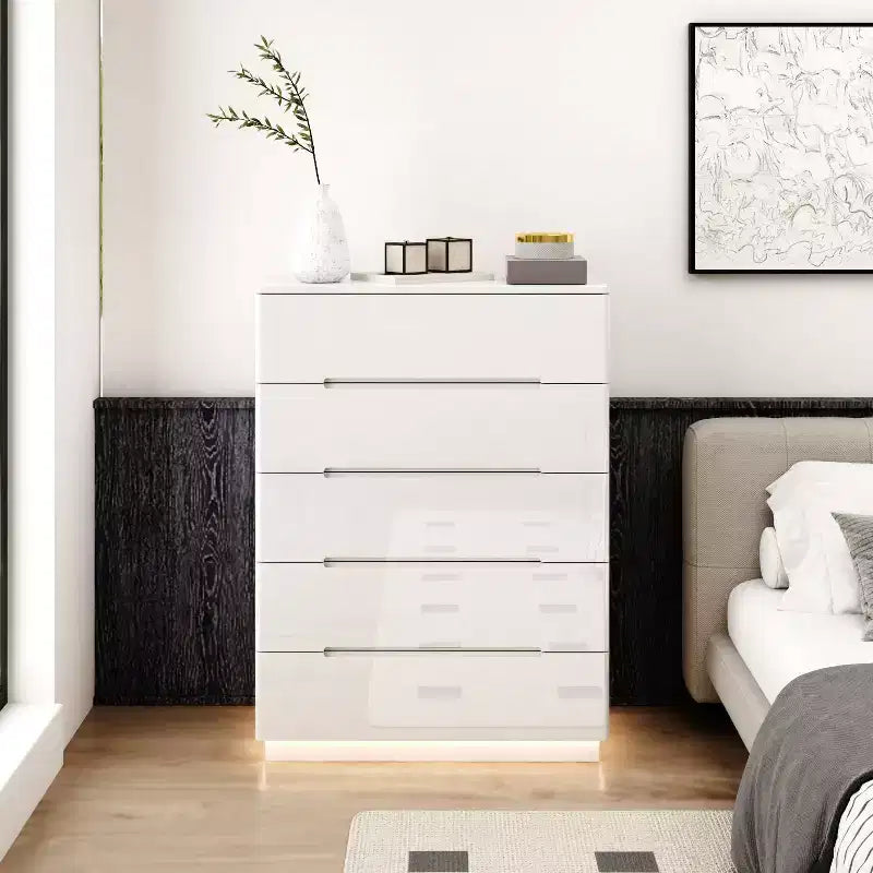 Commode moderne à 5 tiroirs Famapy, finition brillante, avec éclairage inférieur
