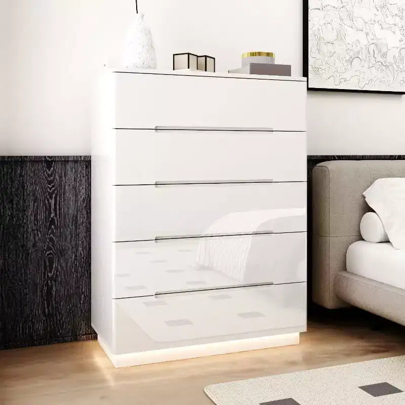 Commode moderne à 5 tiroirs Famapy, finition brillante, avec éclairage inférieur