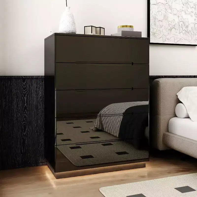 Commode moderne à 5 tiroirs Famapy, finition brillante, avec éclairage inférieur