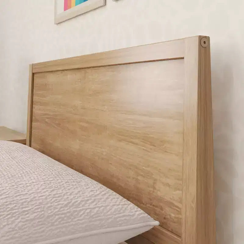 Cadre de lit jumeau Max & Lily, plateforme classique en bois massif avec tête de lit à panneaux pour enfants