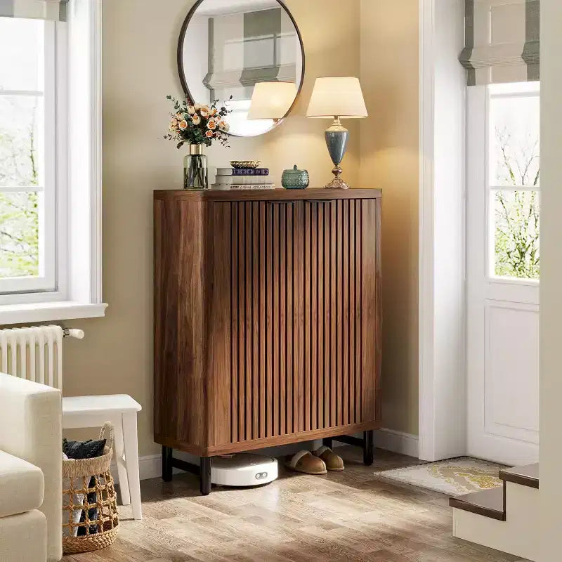 Meuble à chaussures 6 niveaux Lantine avec portes persiennes
