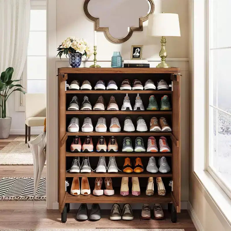 Meuble à chaussures 6 niveaux Lantine avec portes persiennes