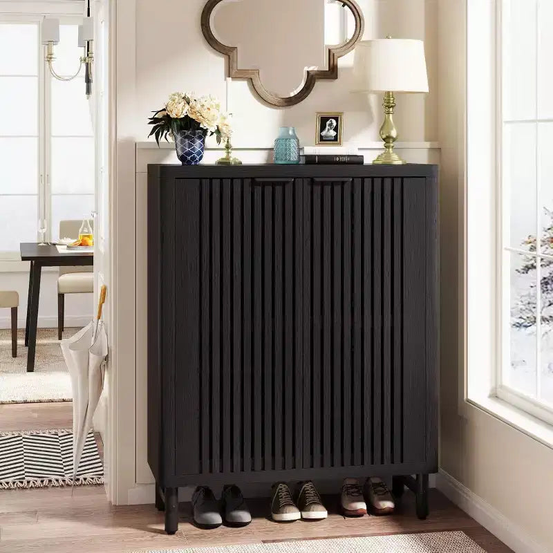 Meuble à chaussures 6 niveaux Lantine avec portes persiennes