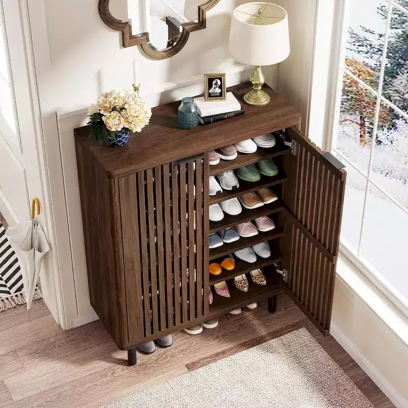 Meuble à chaussures 6 niveaux Lantine avec portes persiennes