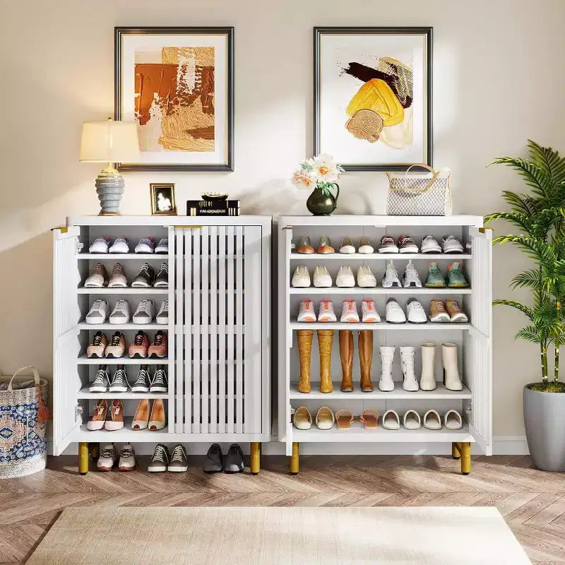 Meuble à chaussures 6 niveaux Lantine avec portes persiennes