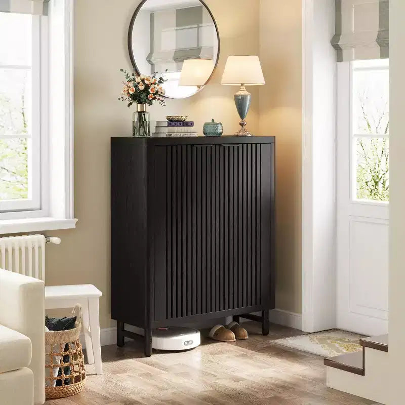 Meuble à chaussures 6 niveaux Lantine avec portes persiennes
