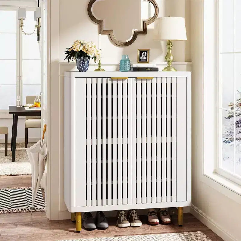 Meuble à chaussures 6 niveaux Lantine avec portes persiennes
