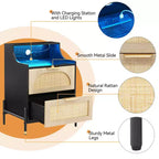 Table de chevet en rotin avec lumières LED et station de charge, table de chevet noire avec 2 tiroirs de rangement pour chambre, salon, dortoir