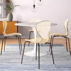 LeisureMod Oyster Chaises de salle à manger transparentes (Lot de 4) - Design incurvé empilable avec pieds en acier inoxydable noir pour cuisine ou salle à manger