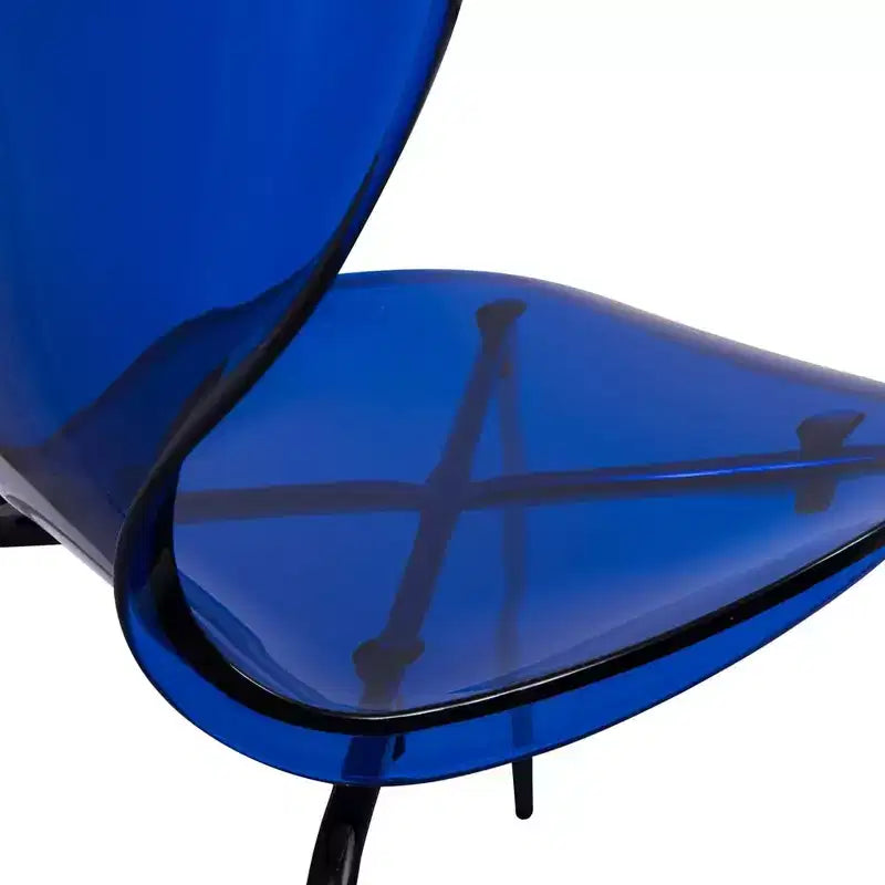 LeisureMod Oyster Chaises de salle à manger transparentes (Lot de 4) - Design incurvé empilable avec pieds en acier inoxydable noir pour cuisine ou salle à manger