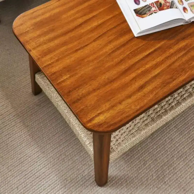 Table basse de style Mid-Century avec étagère tissée, table basse bohème en rotin avec rangement, petite table d'appoint rectangulaire basse en bois de style rustique pour salon