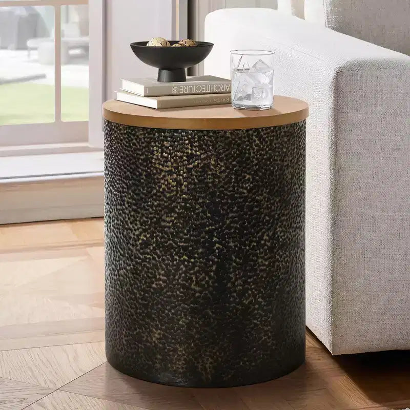 LuxenHome Table d'appoint ronde 20,3, Table de bout en fer avec plateau en bois, Martelé noir et or, Petite table d'appoint pour salon, chambre à coucher, canapé Multicolore