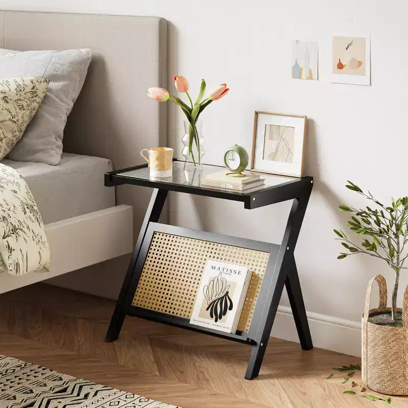 Table d'appoint en rotin avec plateau en verre trempé, cadre en bambou tressé, table de chevet moderne noire