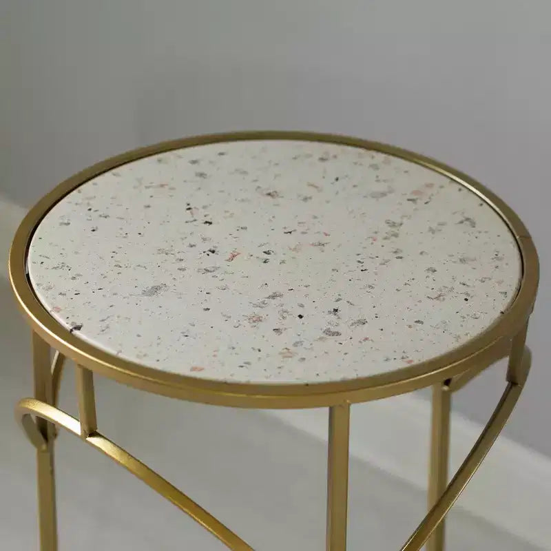 Support à plantes décoratif Uniquewise en métal doré, table d'appoint avec plateau moderne effet marbre blanc, ensemble de 3