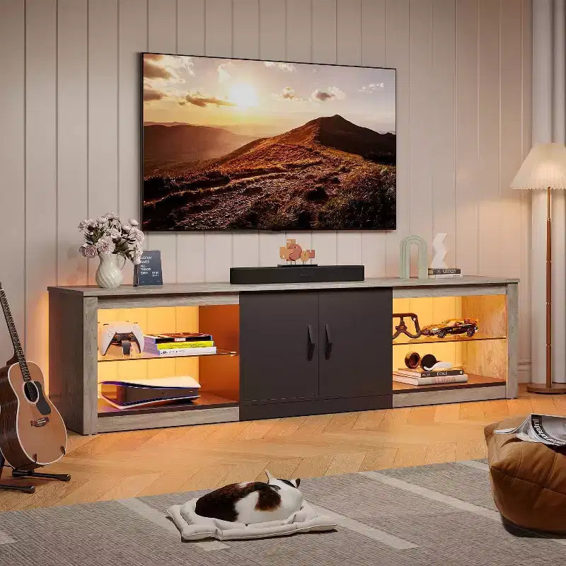 Meuble TV Bestier 70 LED pour téléviseurs jusqu'à 75 pouces, console média de centre de divertissement avec étagères réglables en verre trempé et rangement fermé pour le salon
