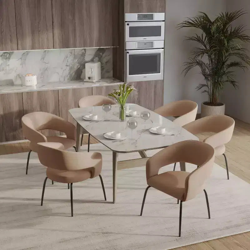 Chaise de salle à manger LeisureMod, rembourrée en cuir, avec dossier incurvé ouvert et pieds en fer, collection Gavin, ensemble de 4