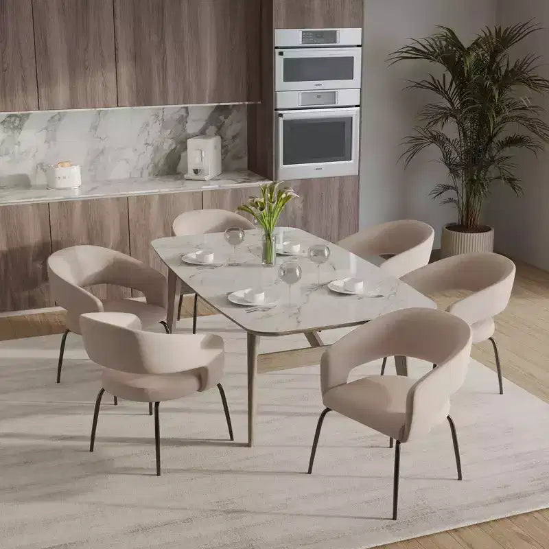 Chaise de salle à manger LeisureMod, rembourrée en cuir, avec dossier incurvé ouvert et pieds en fer, collection Gavin, ensemble de 4