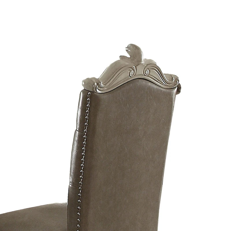 Chaise de comptoir en bois, garnie de similicuir et de clous décoratifs, gris et blanc