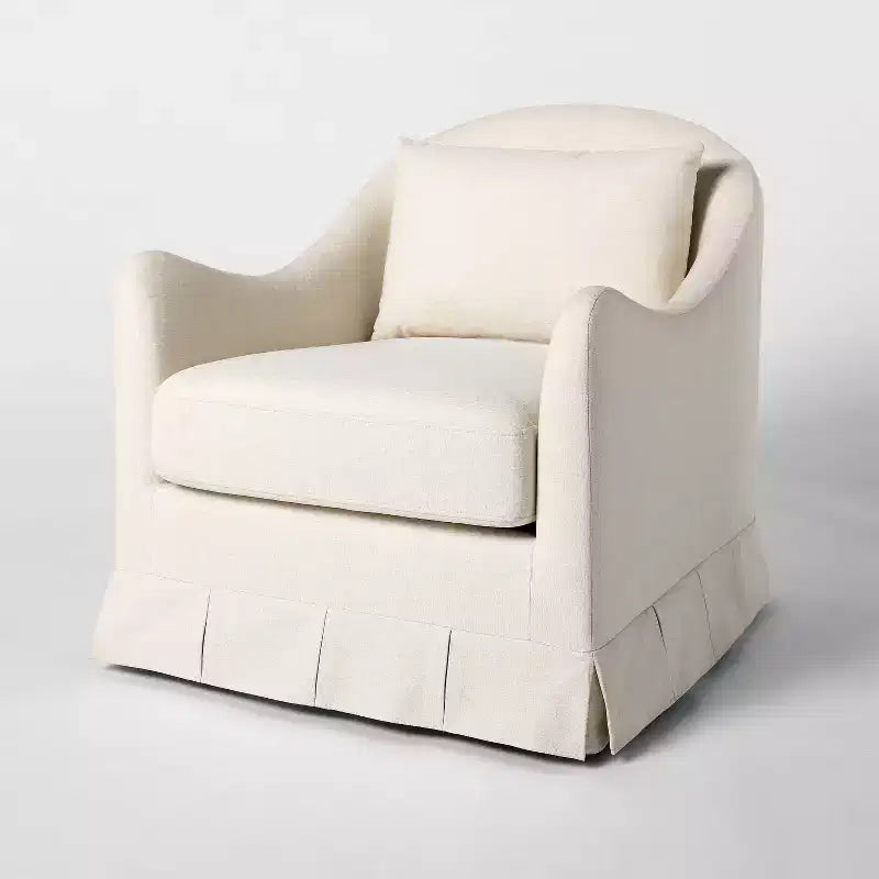 Fauteuil pivotant et planeur à plis creux rembourré – Threshold conçu avec Studio McGee