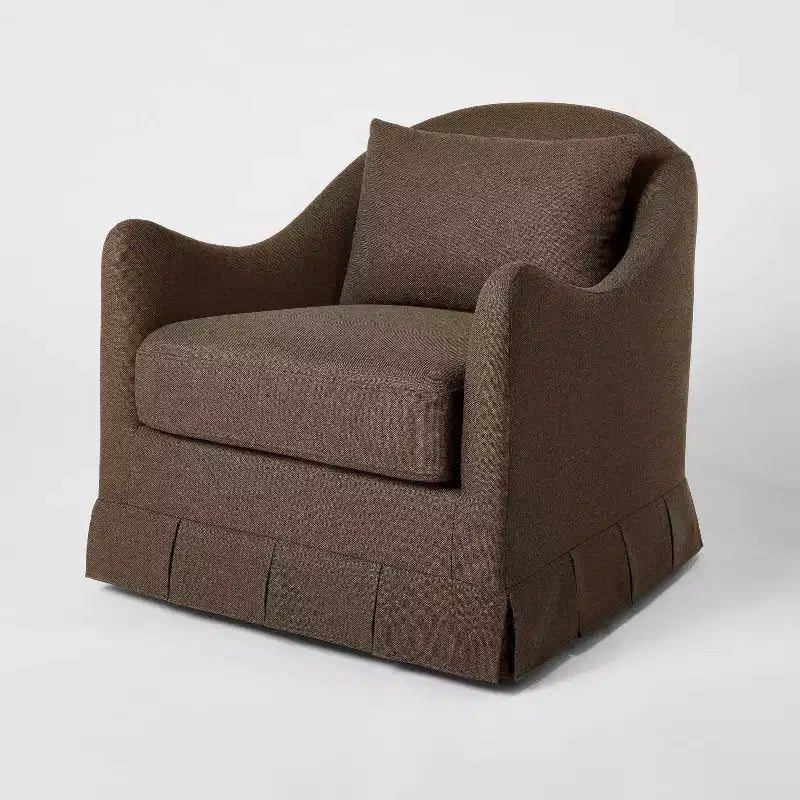 Fauteuil pivotant et planeur à plis creux rembourré – Threshold conçu avec Studio McGee